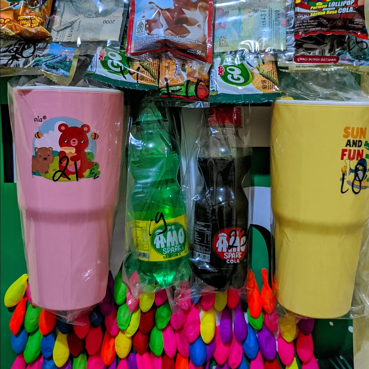 mainan cabutan balon berhadiah isi100 pcs dengan cangkir GM-kuning snack warung food anak TM