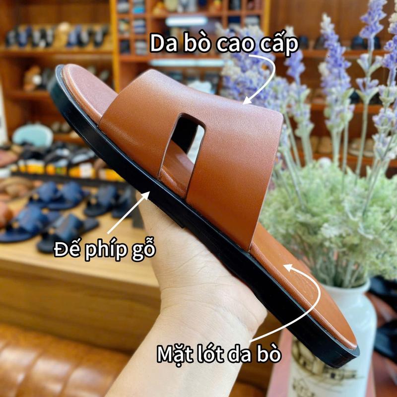  DÉP NAM QUAI NGANG -VÀNG BÒ DA BÒ THẬT - ĐẾ PHÍP GỖ ĐÃ DÁN BẢO VỆ ĐẾ | Dép được làm thủ công mang đến độ thẩm mỹ và độ bền cao nhất. Chất liệu da bò thật  quai da - lót da  đã dán sẵn vibram bảo vệ đế. HỖ TRỢ ĐỔI SIZE NẾU KHÁCH MANG KHÔNG VỪA. Đế Bằng 
