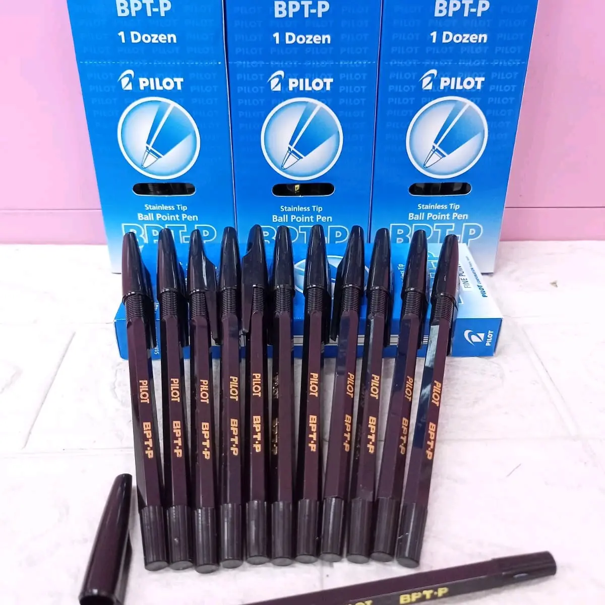 Ready Bulpoin pilot bpt-p  1 pack isi 12pcs Bolpen Pilot BPTP Sangat bagus dan sangat nyaman di pakai untuk menulis Pilihan cocok untuk kerja,sekolah,dan beberapa kebutuhan lain nya  Bolpen Pilot BPTP Sudah menj