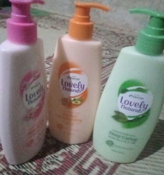 Product Review of 3 botol Emeron Lovely 400ml pump Hand&body Lotion isi 3 botol random from s**t 1