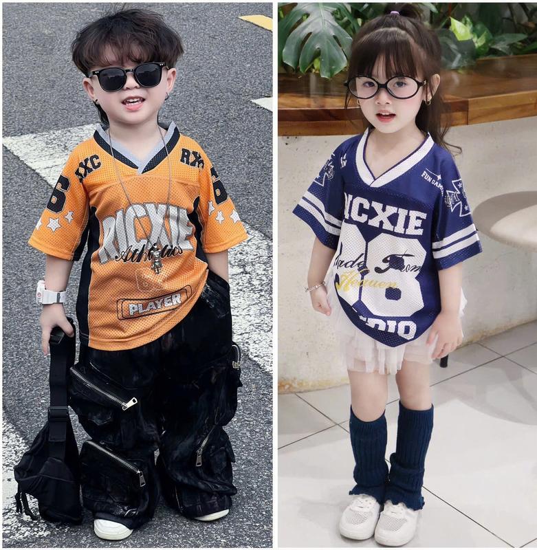  Ricxie Kids - Combo 2 Áo Thun Lưới Số 66-88 Cho Bé Trai Gái 10kg Đến 40kg Màu Cam và Xanh than Chất Liệu Thoáng Mát Thiết Kế Năng Động Hiện Đại Size 1-4 