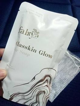 Product Review of (GET 2 PCS) Sabun Glasskin Glow Bar Soap by The Falsya Beauty Pencerah Membersihkan Memudarkan Kotoran Kulit Hitam dan Kusam Perawatan Mencerahkan Punggung Tangan from D**m 1