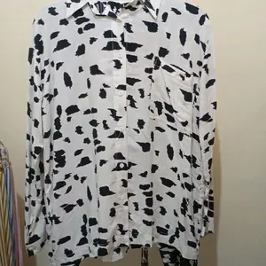 Kemeja One Set Tangan Panjang Celana Panjang dengan Desain Pola Hitam Putih