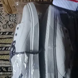 (Free Kaos Kaki)Sepatu Pria Formal Sepatu Putih Sneakers Karet Casual Shoes