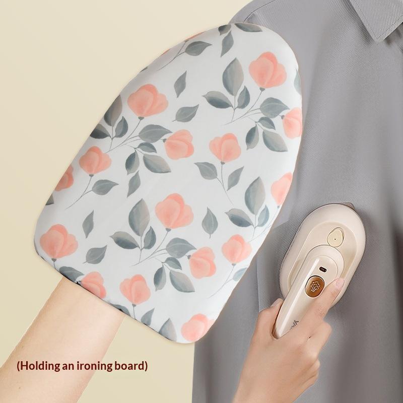 Bàn ủi cầm tay tiện lợi, giúp là phẳng quần áo dễ dàng