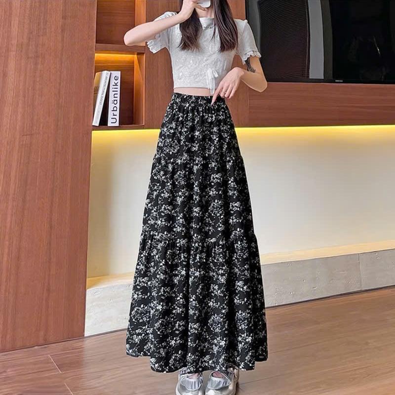 Chân váy maxi hoa nhí 3 tầng nhún bồng dáng xoè nhẹ – mẫu hot 2025 màu đen trắng dễ phối cạp chun co giãn mặc cực thoải mái chất mềm mát có lót diện đẹp mọi dịp