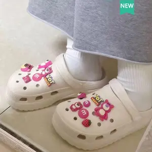 Shoe Decoration Charms Sepatu feminin berwarna pink dengan gesper bunga, sepatu berlubang yang lucu, aksesoris fesyen serbaguna, kartun anime dengan gesper Casual Selempang Badminton Safety Wanita Rumahan Walker Sandal