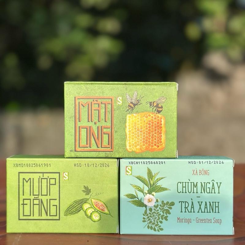 Combo 3 bánh xà bông thảo dược dành cho mùa hè Mật Ong Mướp Đắng Trầu Không