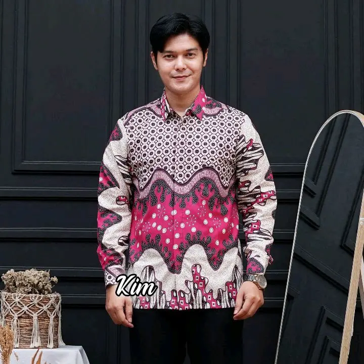 Baju Lebaran 2025 Couple Ayah Dan Ibu Sarimbit Warna Burgundy Terbaru Set Kemeja Dan Gamis Batik Syar'i Elegan Mewah Pasangan Dewasa  Motif Cantik 7