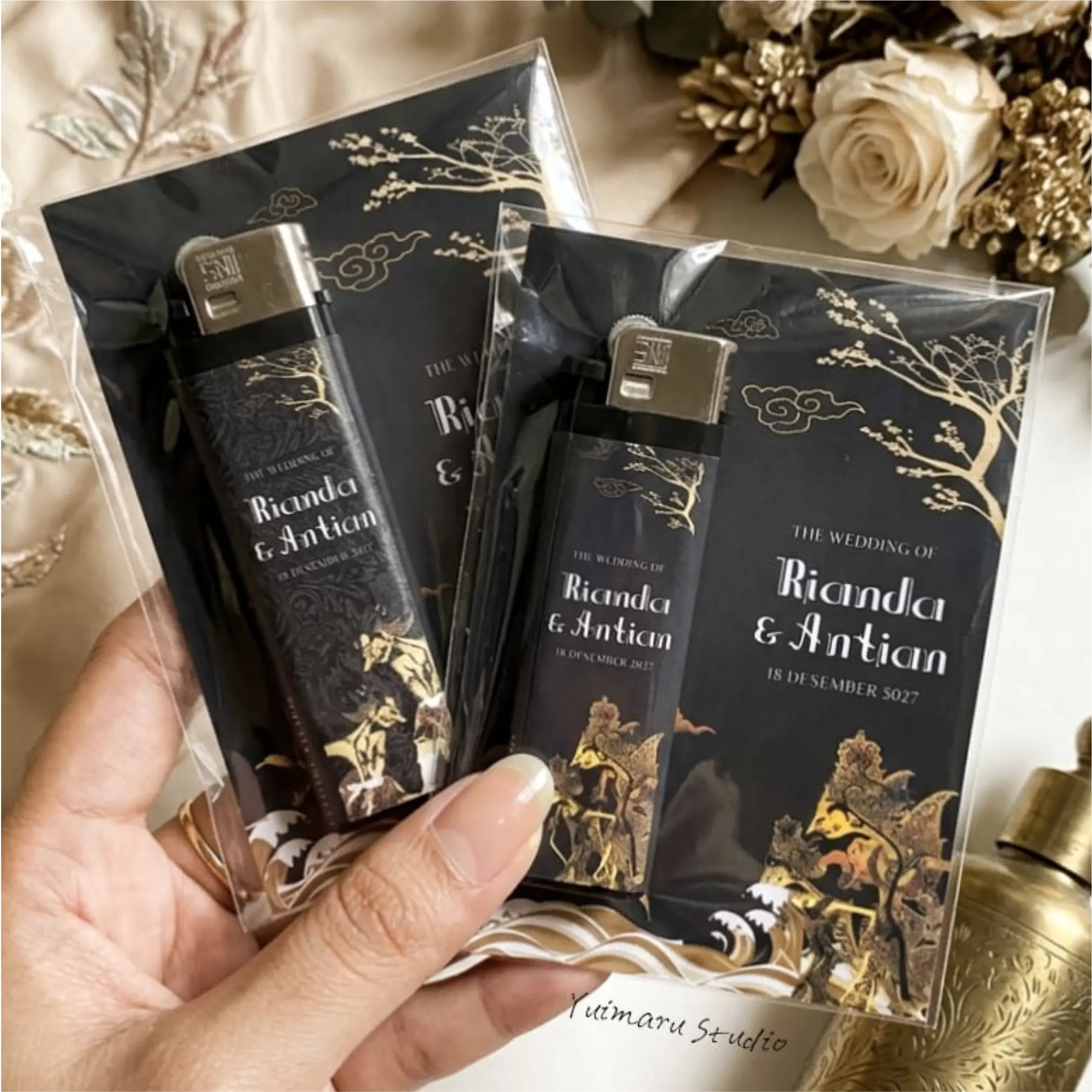 ( 50 Pcs ) SOUVENIR PERNIKAHAN Korek Api/Gas Custome Tema Wayang Tema 3 Bisa Request Nama & Tanggal Acara kalian, Bahan Kertas Art paper 120 Berkualitas