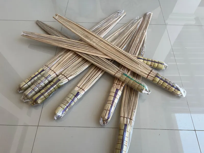 Sapu Penebah Kasur / Sapu Kasur Gagang Anyam 4
