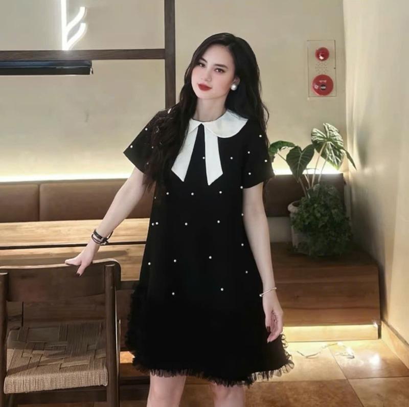 Váy bầu dáng babydoll thiết kế đính đá chân xòe tầng.Thiết kế Lachic V87