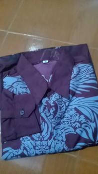 Product Review of KEMEJA BATIK BURGUNDY LENGAN PANJANG MOTIF TERBARU 2025 from B**l B**k 1