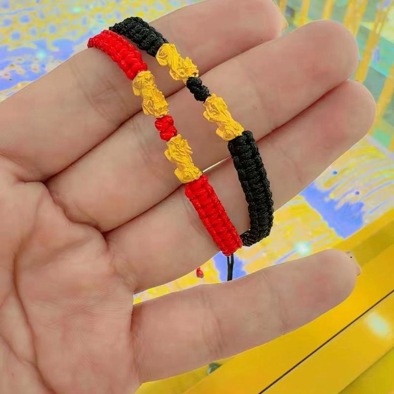 Phụ kiện vòng tay chỉ đỏ phối 2 tỳ hưu V24k Hoàn Khắc. Tặng lịch