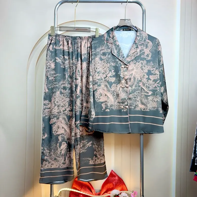 Đồ Bộ Pijama Bigsize,Cổ Vest,Rừng Nâu Nền Rêu, FROM RỘNG Quần dài 95cm Có 2 túi quần