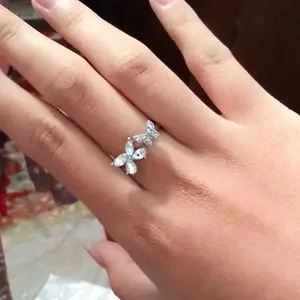 Gelang Tangan Wanita Fashion Cantik Gelang Dihiasi Dengan Diamond Cantik Dan Elegan