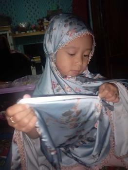 Product Review of SILKY MUSLIMSTORE / MUKENA DEWASA / Bawahan POLOS / MODEL 2IN1 / Atasan MOTIF Lembut / Pouch Traveling from A** R**i W**i 0