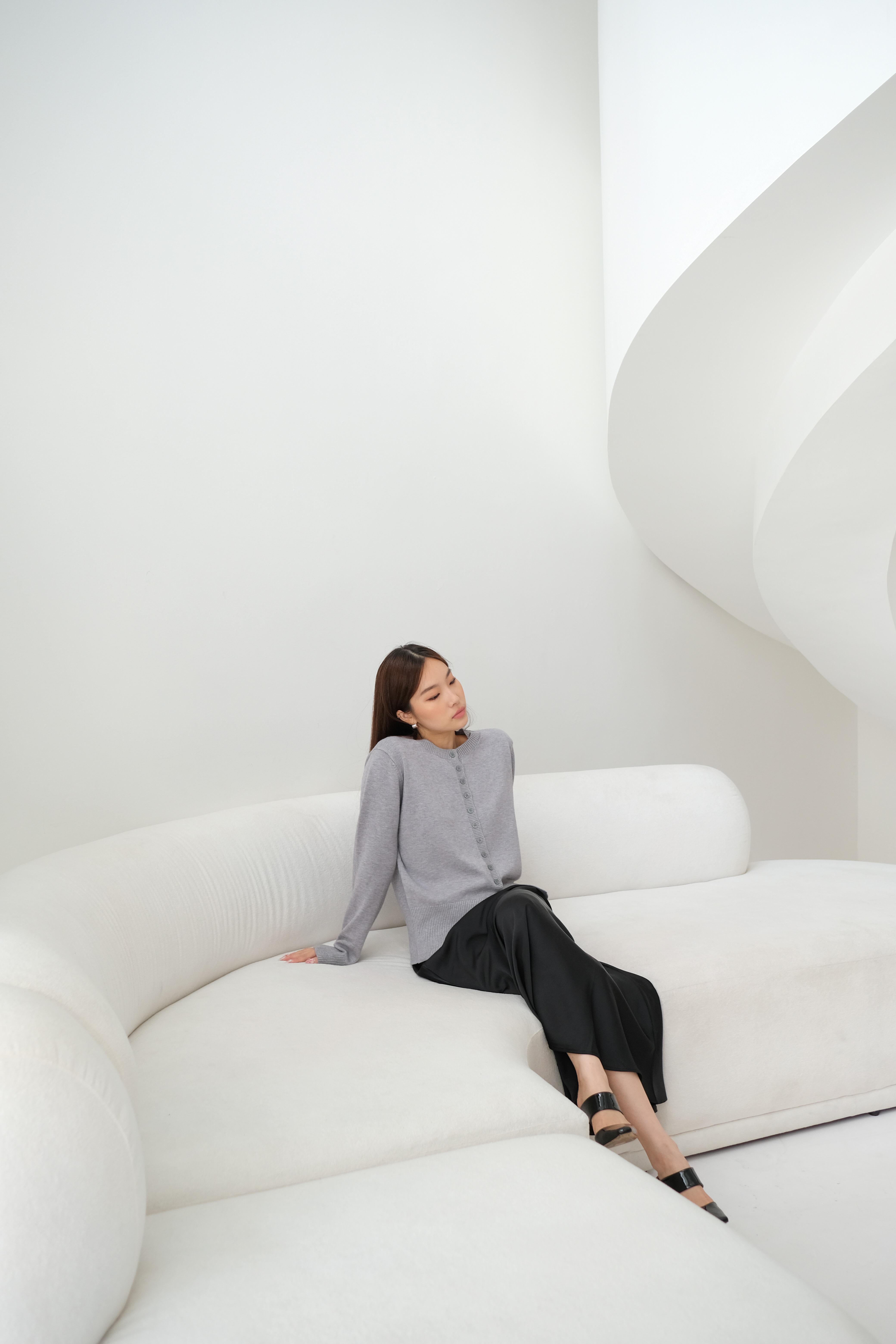 Kiyorawears - Aira Knit Cardigan / Premium Knit Sweater / Cardigan Wanita / Cardigan Rajut / Atasan Wanita Kekinian / Baju Atasan Wanita Terbaru / Jaket Wanita / Atasan Rajut Lengan Panjang / Outer Korean Style Kiyorawears - Aira Knit Cardigan / Premium Knit Sweater / Cardigan Wanita / Cardigan Rajut / Atasan Wanita Kekinian / Baju Atasan Wanita Terbaru / Jaket Wanita / Atasan Rajut Lengan Panjang / Outer Korean Style