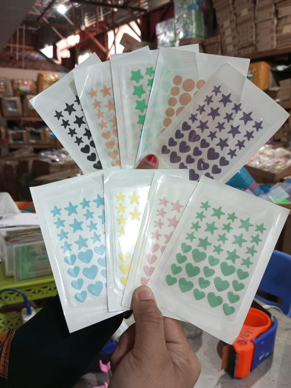 READY STOK ACNA PATH UNTUK PENUTUP JERAWAT ADA BERBAGAI MACAM BENTUK YAITU BINTANG BULAN BULAT HATI HARGA PER 1 LEMBAR 0