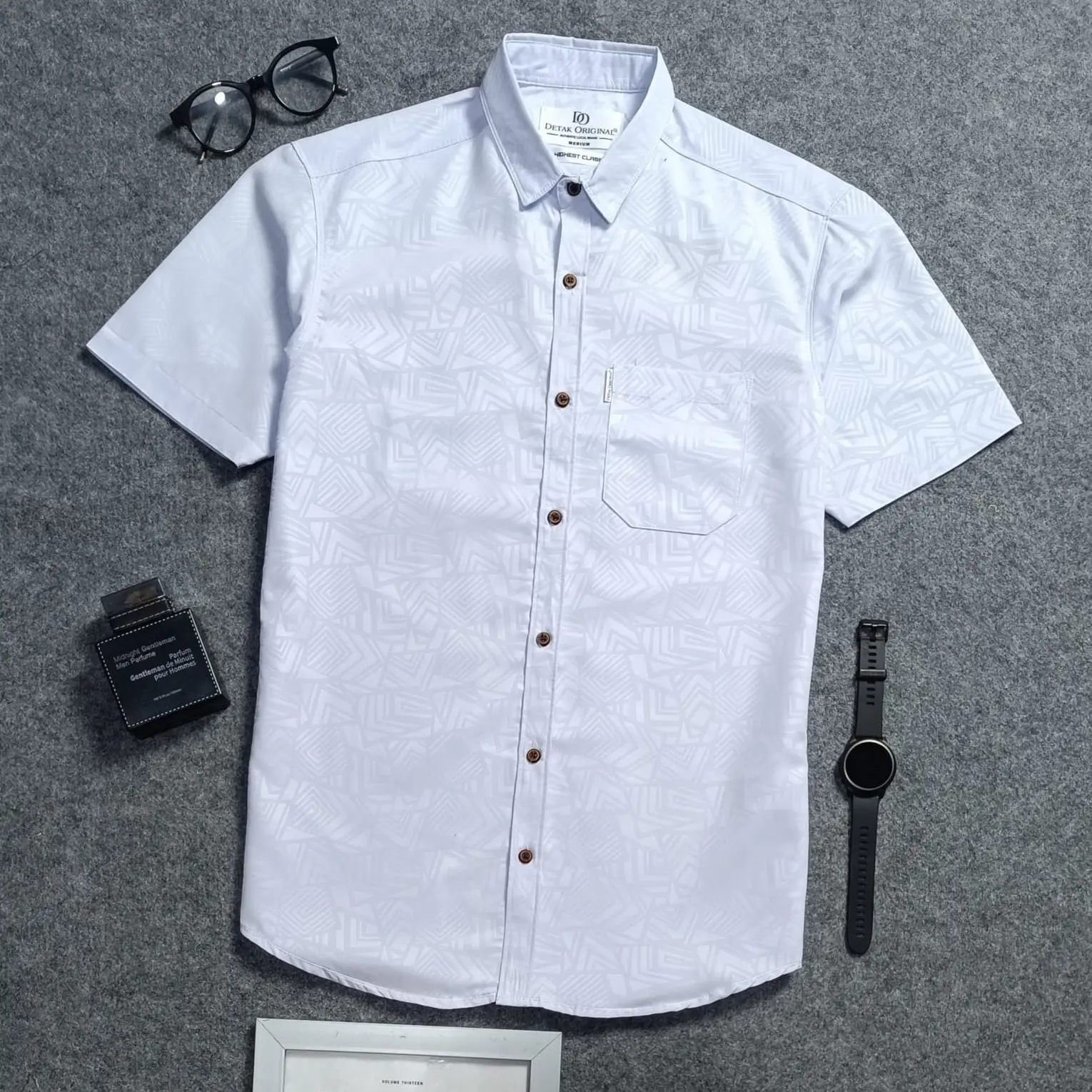 Kemeja Embos Sultan Lengan Pendek Pria Putih Casual Slim-fit