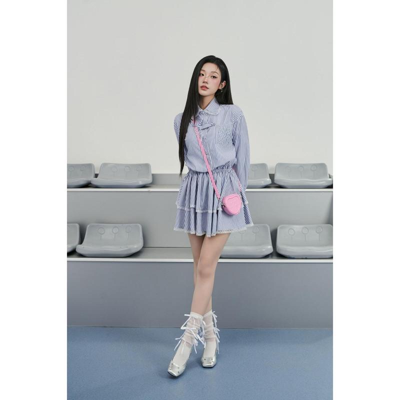 FDP93484 - Đầm dạo phố vải thô kẻ mỏng dáng suông cổ đức phối ren eo bo chun ôm co giãn thân váy xếp tầng tạo kiểu - JAN.By PANTIO