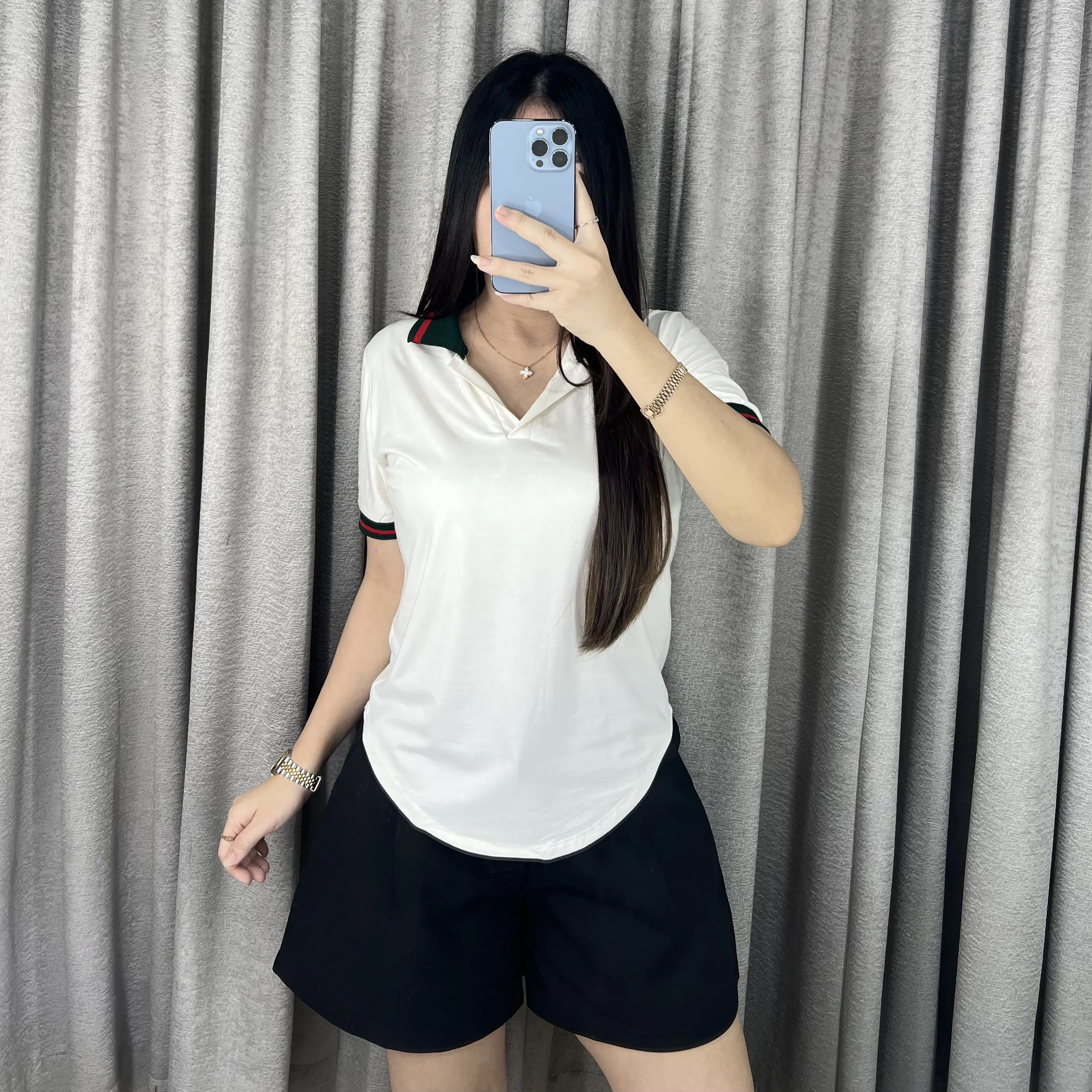 Atasan Kerah V Lengan Pendek Bawah Oval