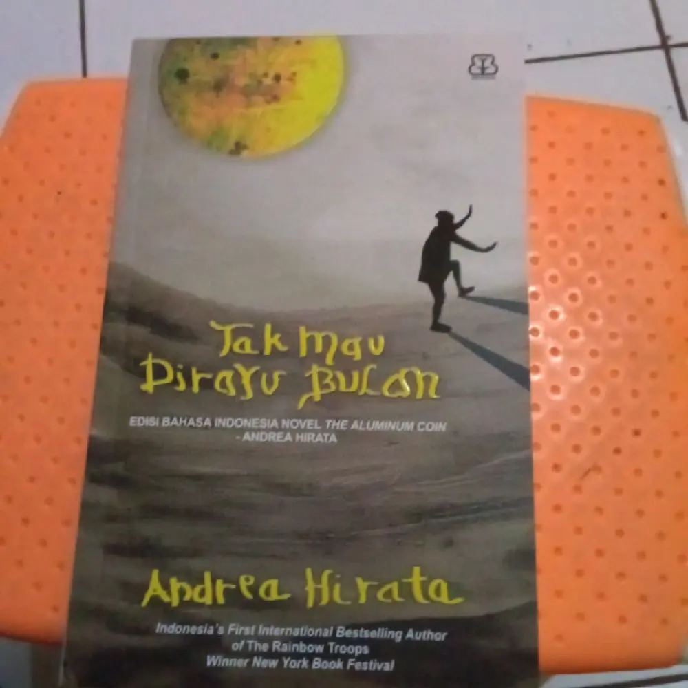 Andrea Hirata Tak Mau dirayu Bulan Edisi Bahasa Indonesia Novel The Aluminium Cow oleh Andrea Hirata Penulis Bestseller