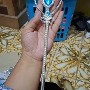 SET 4IN1 BANDO MAHKOTA + RAMBUT KEPANG + TONGKAT + SARUNG TANGAN FROZEN PRINCESS FROZEN ELSA ANNA Bando Klip KEKINIAN BANDO RAMBUT KEPANG JEPIT / ACCEESORIES PESTA ULANG TAHUN PENTAS KARNAVAL  Aksesoris Anak Fashion Cantik Kostum