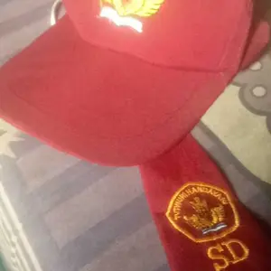 Paket Hemat Perlengkapan Sekolah Topi Dasi Sabuk SD SMP SMA Negeri Putra Putri Merah dengan Logo Khas SD