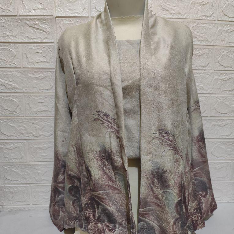 kutu baru nenek kebaya Mbah baju kartini Motif Wanita Panjang Batik Bali