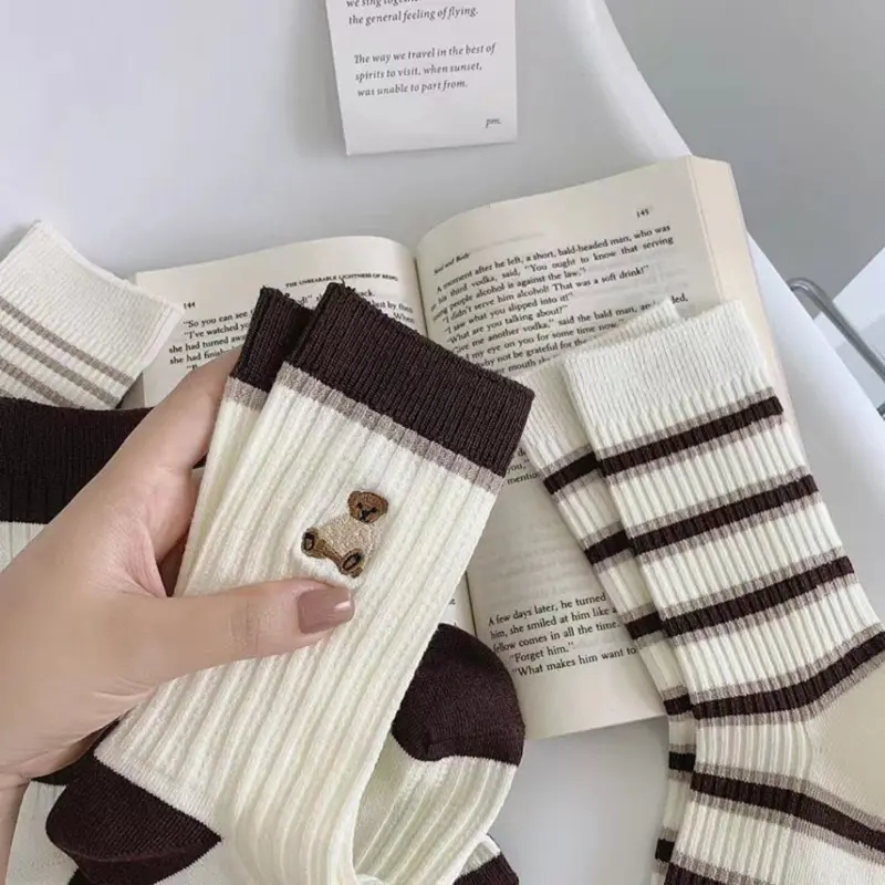 [luckydino] Kaos Kaki Panjang Hitam Putih Cream Garis Horizontal Line Long Socks Black White Korean 6