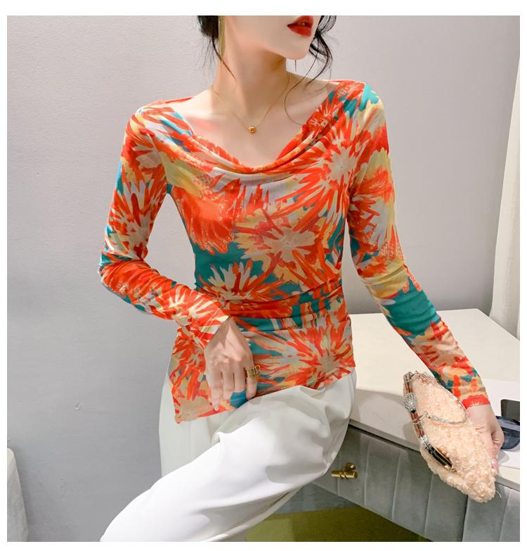 Product Introduction of DL 2025 Early Autumn Long Sleeve Printed T-shirt New Slim Fit Style Regular Pullover V-neck Top Europe and America 11