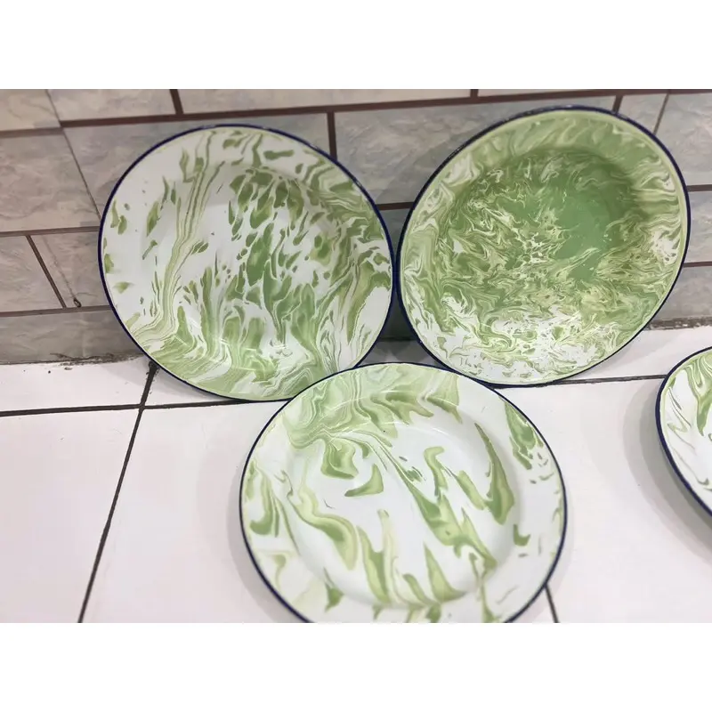 ￼Piring Enamel Blirik Jadul/Piring Seng Blirik Jadul Diameter 24cm & 22cm & 20cm