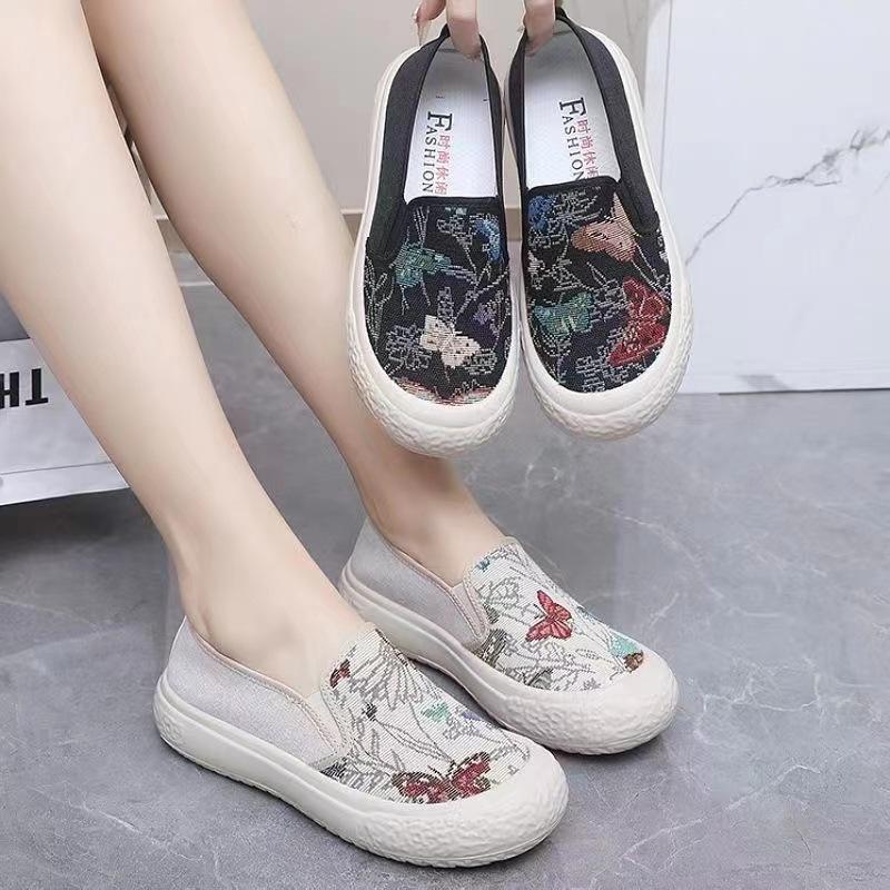 NW059 Sepatu Slip On Wanita Motif Kupu-Kupu 4