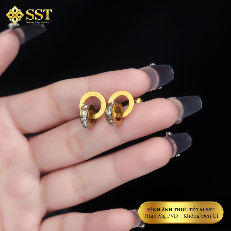 Bông tai nữ Titan SST Official Store Khắc chữ la mã phối vòng đính đá lấp lánh Không Đen Gỉ BT51