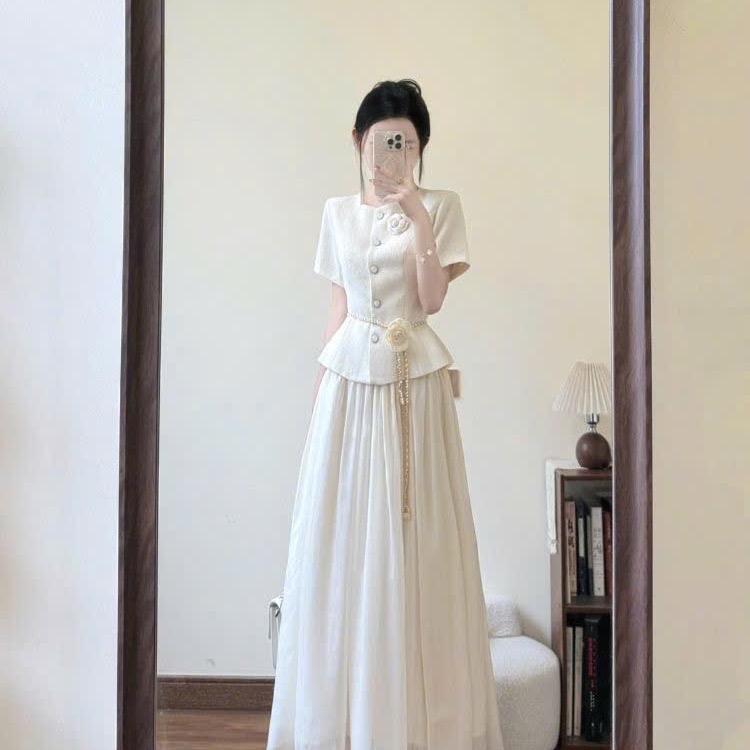 Tặng 2 Hoa - Dây Đai Xích Set Áo Dạ Kem Tay Ngắn Cổ Tròn Cúc Ngọc Phối Chân Váy Voan Xoè Dáng Dài Sang Chảnh by Hp