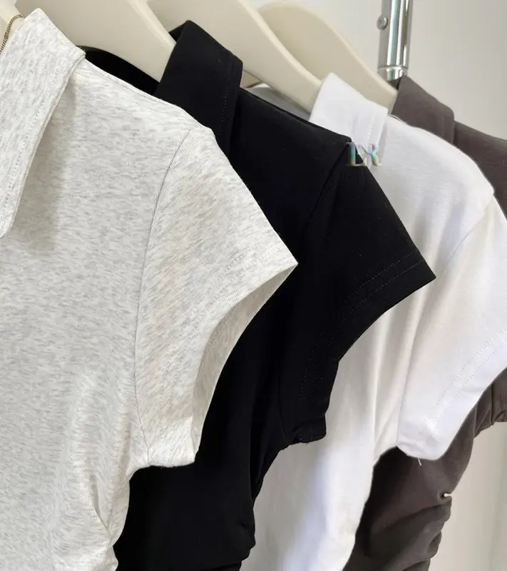 LNR Shop Lokal Premium Atasan Kaos Lengan Pendek Kerah Polo V Dengan Serut Bagian Samping Bahan Cotton 40S Crop Top Korean Style Kasual Casual Polos Untuk Wanita Dewasa Ketat Slim Fit Baju Santai Jalan Jalan T-Shirt Musim Panas stylist m kaus polo 4