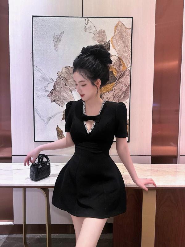  Váy Thiết Kế - Váy Tuyết Mưa Tay Cộc Cổ V Đính Đá Nơ 