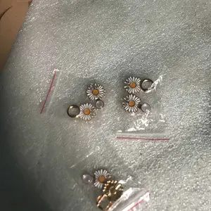 TSA (COD) Kancing Jeans Logam Simple Adjustable Motif Bunga Daisy Kait Pengecil Lingkar Pinggang Celana Kancing Celana Jeans Model Bisa Dilepas Detachable Waist Button