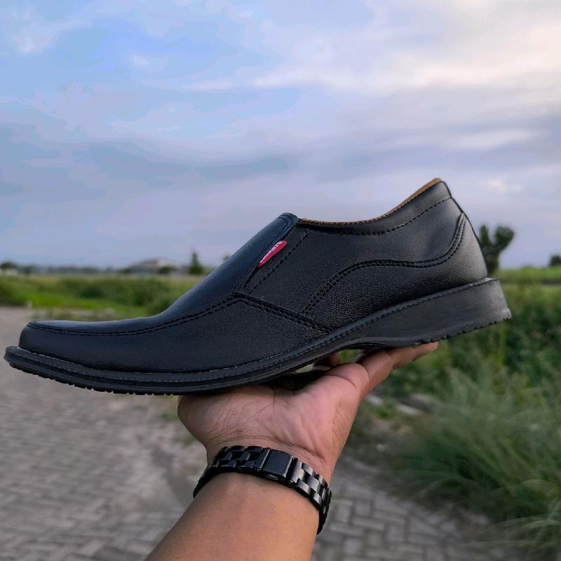 Sepatu Pria Formal Fantovel Karet Elastis Slip on Untuk Segala Acara Formal atau Kerja 1