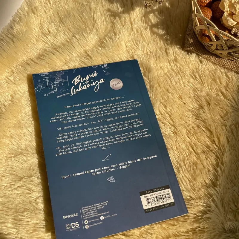 Buku Novel Bacaan Bumi dan Lukanya - Cahaya Duabelas Semesta - Bumi Fiksi 1