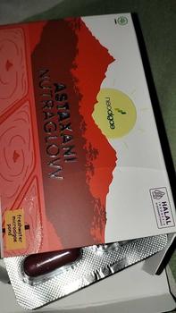 Product Review of Suplemen Kecantikan Astaxani Nutraglow - Natural Astaxanthin 10 mg - Nutrisi Alami Mencerahkan Memudarkan Flek Hitam Mencegah Penuaan Dini Pada Kulit [BPOM & HALAL] from A**4 0