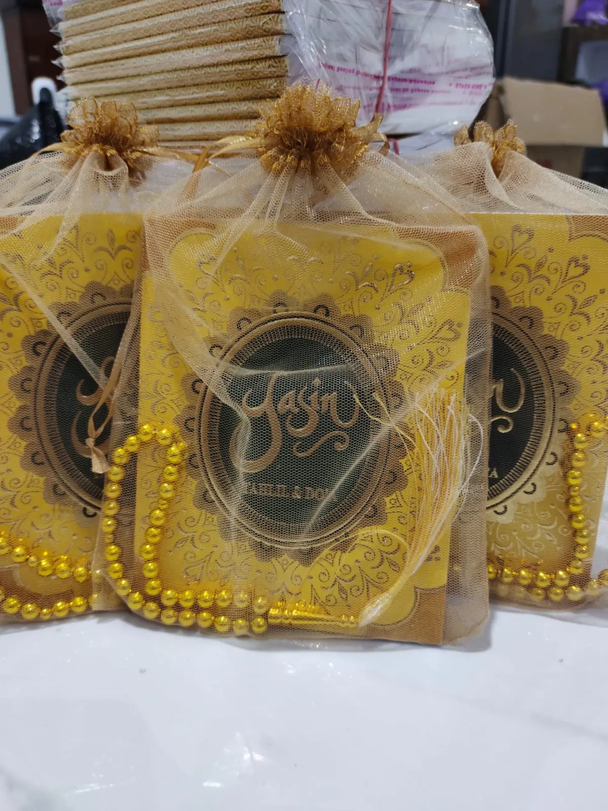 Paket 25 Buku Yasiin & Tahlill 128 Halaman Embos Emas + Tile + Tasbih