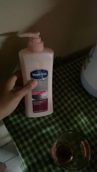Product Review of Vaseline UV Extra Brightening Gluta Glow 400ml from 𓍢**˙ 0
