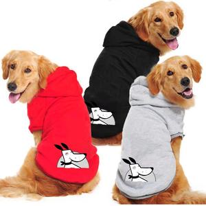 Un artículo imprescindible para pasear a tu perro grande en otoño e invierno! Esta sudadera con capucha y forro polar con estampados clásicos es súper resistente.