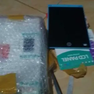 LCD Drawing Writing Tablet 8.5" Papan Tulis Anak Dewasa Board Writing Pad Ideal untuk Belajar Menggambar Menulis dan Berhitung dengan Senang Hapus Gambar dengan Satu Tombol Baterai Tahan Lama Desain Ramping Mudah Dibawa