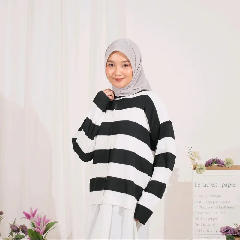 Cardigan Baju Knitwear Rajut Premium dengan Kancing untuk Wanita Lengan Panjang - Casual, Crop, Kerah, Outer Nyaman Oversize Kardigan Sweater Tebal Atasan Tangan Lembut Hitam 4