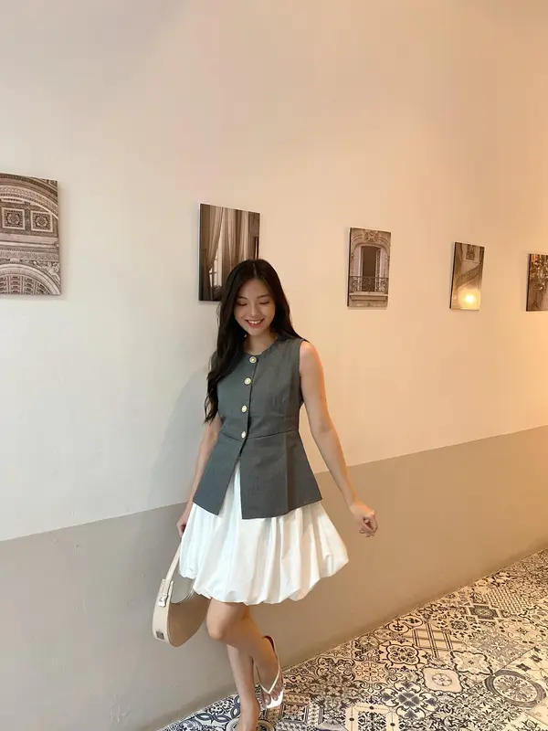 [REDCARPET] Haruki Blouse / Atasan Baju Wanita Casual Kancing Semi Formal Simple Grey Basic Cream Cewek Top Putih Rompi Vest Panjang Hitam 4