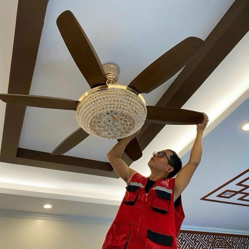 Quạt Trần 6 Cánh ABS HÀNG CÓ DÂY CÁP AN TOÀN Chao Pha Lê Có Điều Khiển 6 số- 3 Chế Độ Ánh Sáng Đèn Cánh Dài Rộng Mát Sử Dụng Làm Mát Và Trang Trí Cực Đẹp Cho Mọi Không Gian Nhà Bạn BẢO HÀNH 6 NĂM}