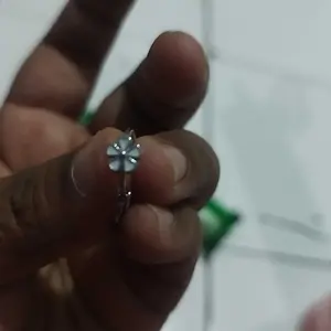 Anting Titanium Bunga Daisy Vintage Korea - Pin Perak S925, Aman dan Tanpa Bekas Telinga - Desain Sederhana, Cocok untuk Wanita